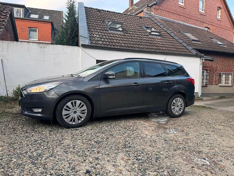 Usata Ford Focus 125 CV (91 kW) 2017 Grigio Station wagon