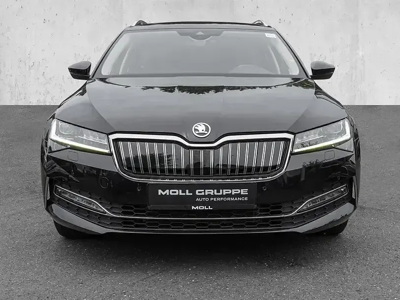 Gebraucht Skoda Superb Style 218 PS (160 kW) 2023 Blackmagic perleffekt (metallic) Kombi