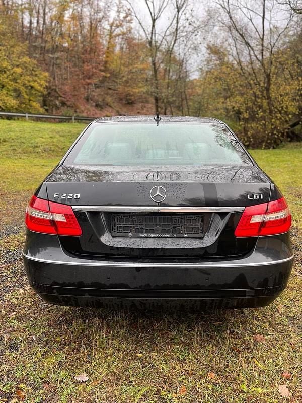 Gebraucht Mercedes E220 170 PS (125 kW) 2009 Schwarz Limousine