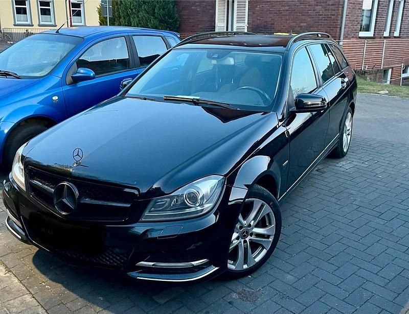 Gebraucht Mercedes C220 204 PS (150 kW) 2011 Schwarz Kombi