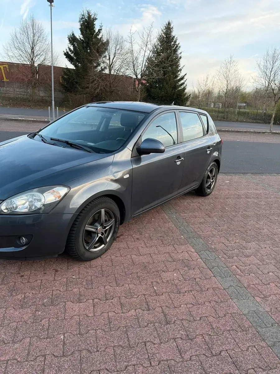 Gebraucht Kia Ceed 143 PS (105 kW) 2010 Grau Kleinwagen