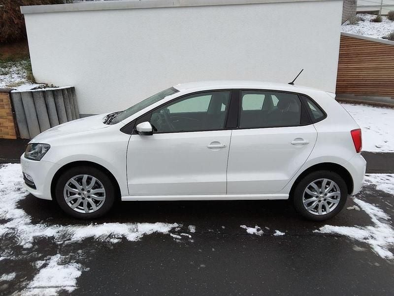 Gebraucht VW Polo Comfortline 90 PS (66 kW) 2017 Weiß Kleinwagen