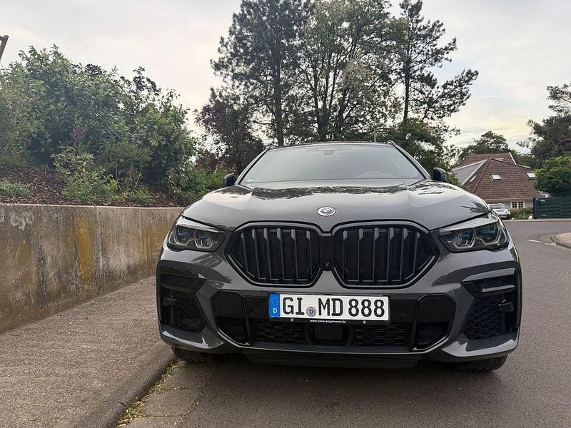 Gebraucht BMW X6 M50 Shadowline 530 PS (389 kW) 2023 Grau SUV