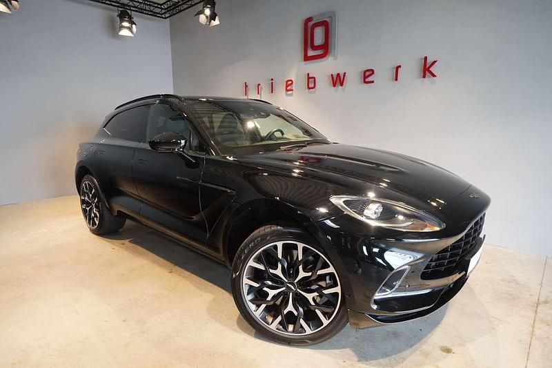 Jet black Gebraucht 2022 Aston Martin DBX SUV | 125.941 € (Superpreis) - Bild 1/3