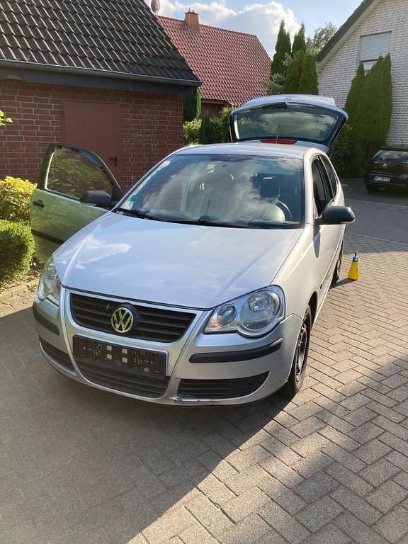 Silber Gebraucht 2007 VW Polo Limousine | 2.390 € (Guter Preis) - Bild 1/4