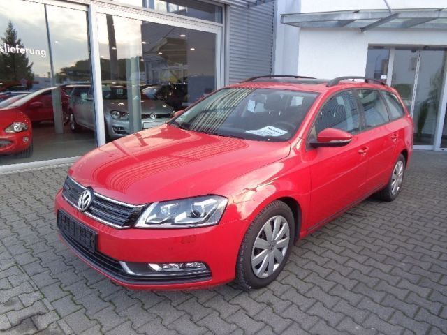 Gebraucht VW Passat 105 PS (77 kW) 2012 Rot Kombi