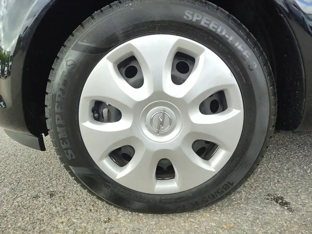 Używany Opel Corsa 69 KM (50 kW) 2010 Czarny Hatchback
