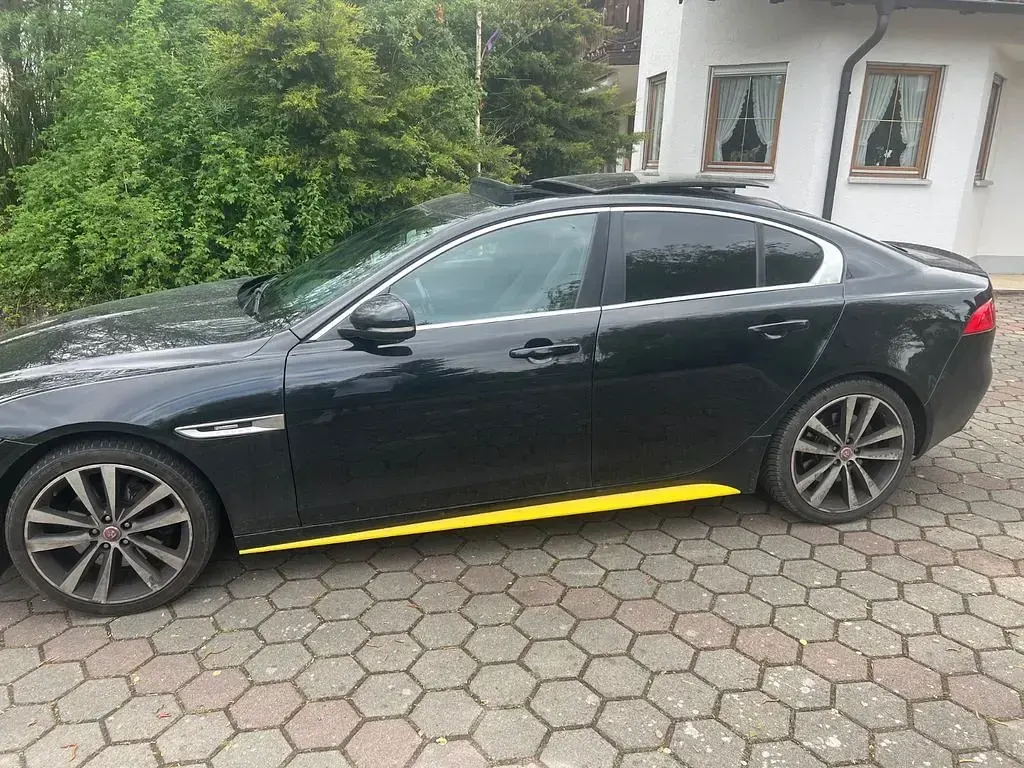 Gebraucht Jaguar XE R-Sport 179 PS (131 kW) 2017 Schwarz Limousine