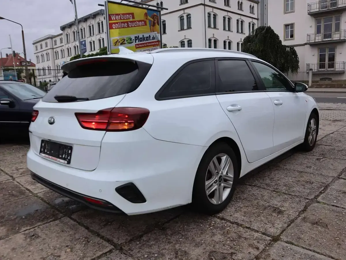 Gebraucht Kia Ceed Sportswagon Edition 7 120 PS (88 kW) 2019 (wd) cararraweiss Kombi