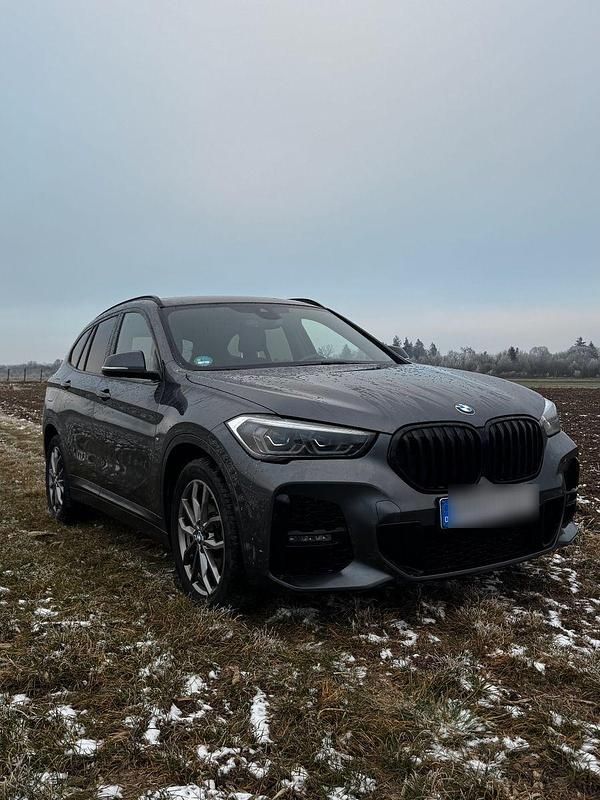 Grau Gebraucht 2022 BMW X1 M Sport SUV | 28.199 € (Fairer Preis) - Bild 1/4