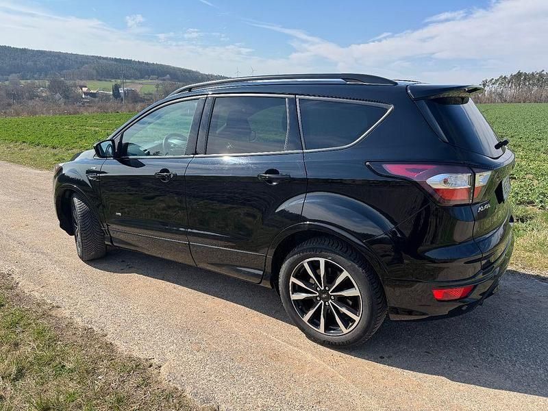 Gebraucht Ford Kuga ST-Line 180 PS (132 kW) 2017 Schwarz SUV
