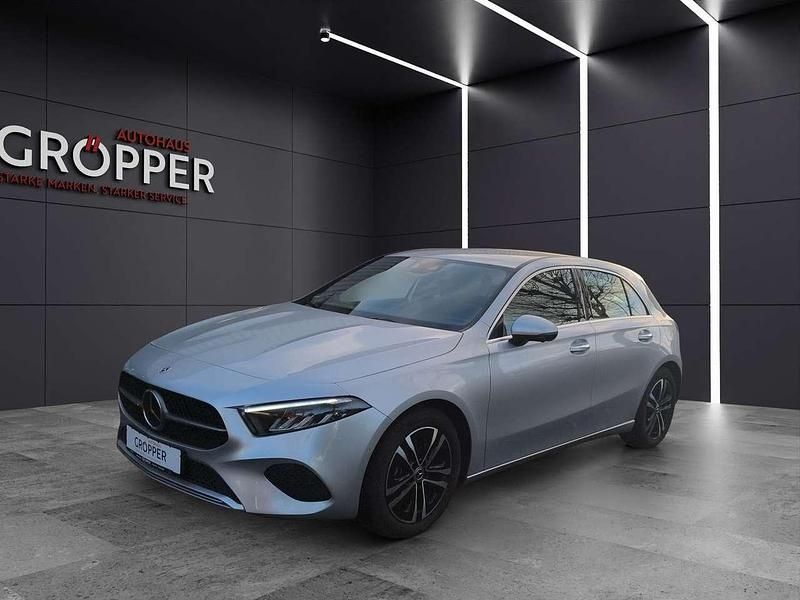 Iridiumsilber metalliclack Gebraucht 2023 Mercedes A200 Progressive Limousine | 29.900 € (Etwas zu teuer) - Bild 1/4