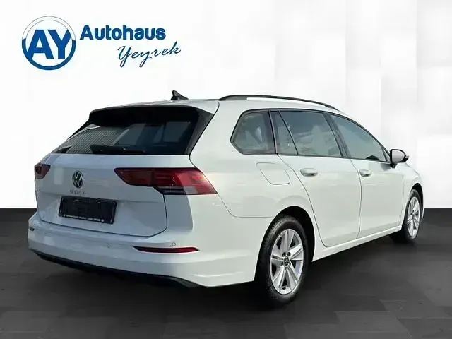 Gebraucht VW Golf VIII 150 PS (110 kW) 2022 Weiß Kombi