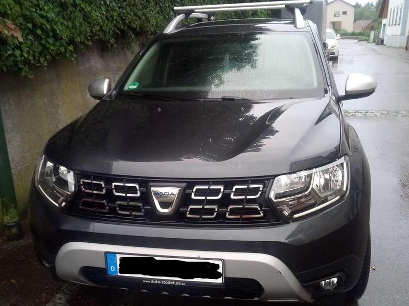 Grau Gebraucht 2020 Dacia Duster SUV | 11.700 € (Guter Preis) - Bild 1/4