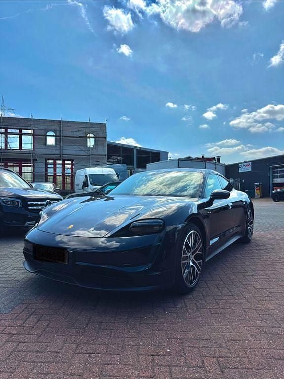 Schwarz Gebraucht 2021 Porsche Taycan Limousine | 53.900 € (Guter Preis) - Bild 1/4