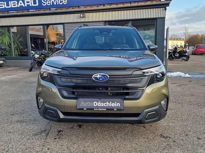 Neu Subaru Forester Exclusive+ 136 PS (100 kW) 2026 Autumn green (m) SUV