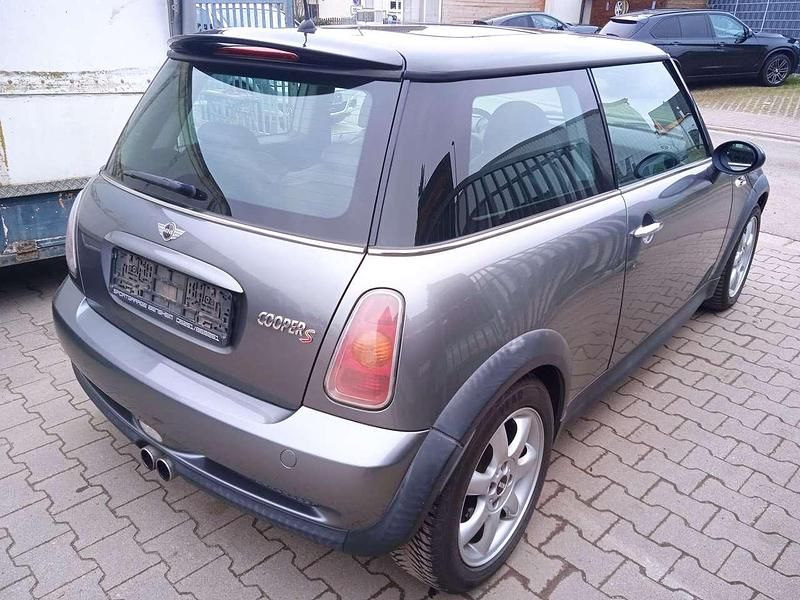 Usado Mini Cooper S 163 HP (119 kW) 2002 Cinzento Citadino