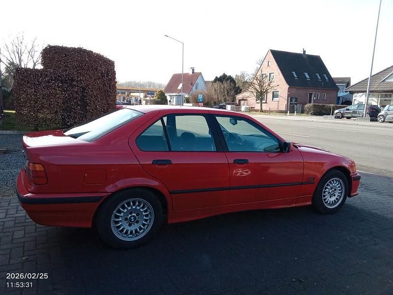 Gebraucht BMW 316 Sport Line 102 PS (75 kW) 1996 Rot Limousine