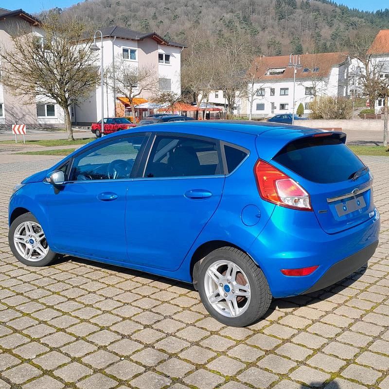 Gebraucht Ford Fiesta Titanium 80 PS (58 kW) 2013 Blau Kleinwagen