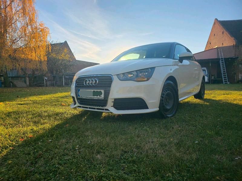 Weiß Gebraucht 2011 Audi A1 Kleinwagen | 6.999 € (Fairer Preis) - Bild 1/4