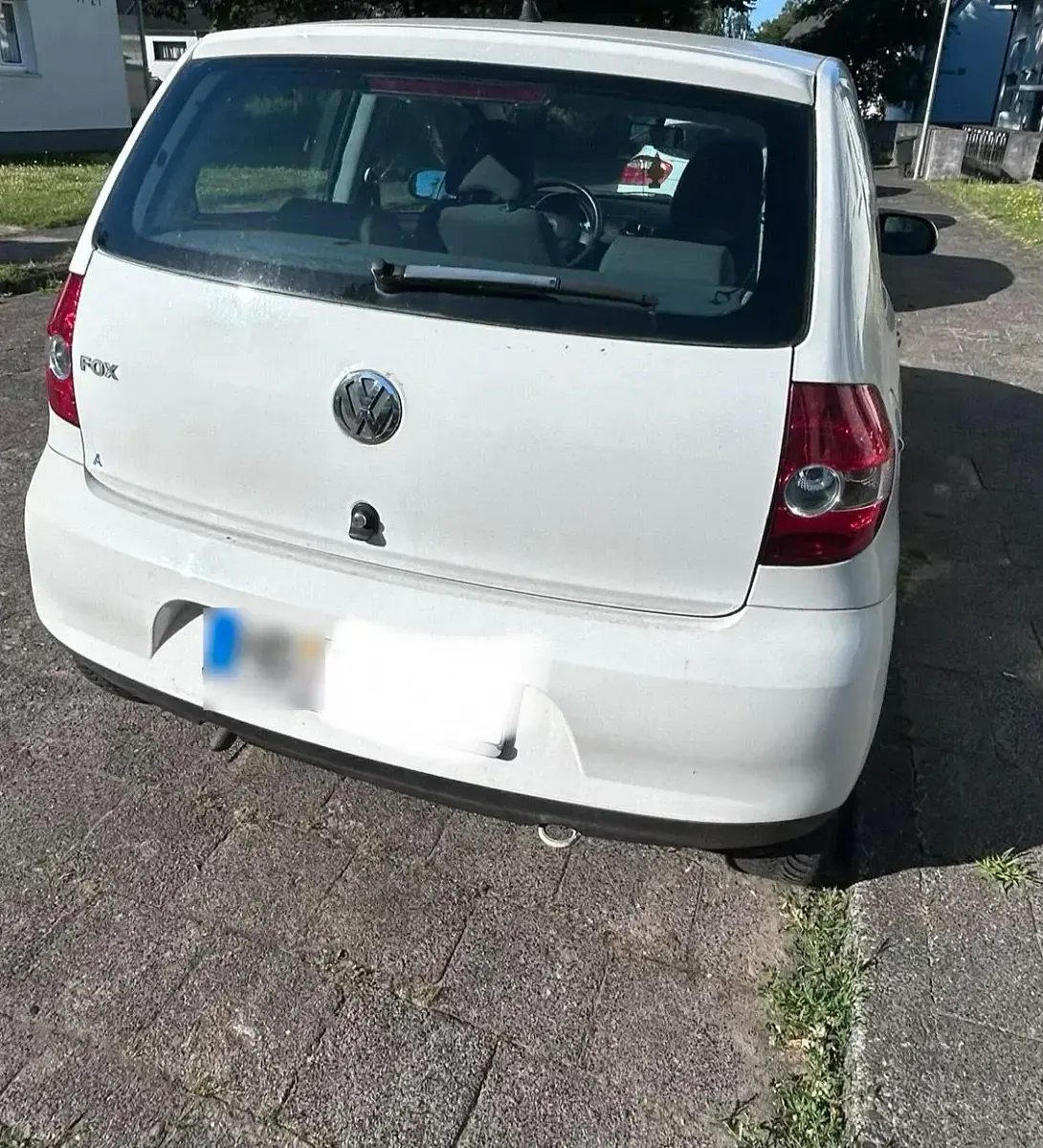 Gebraucht VW Fox 54 PS (39 kW) 2009 Weiß Kleinwagen