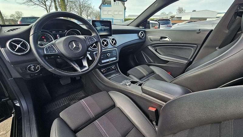 Gebraucht Mercedes CLA200 136 PS (100 kW) 2017 Kosmosschwarz  metalliclack Kombi