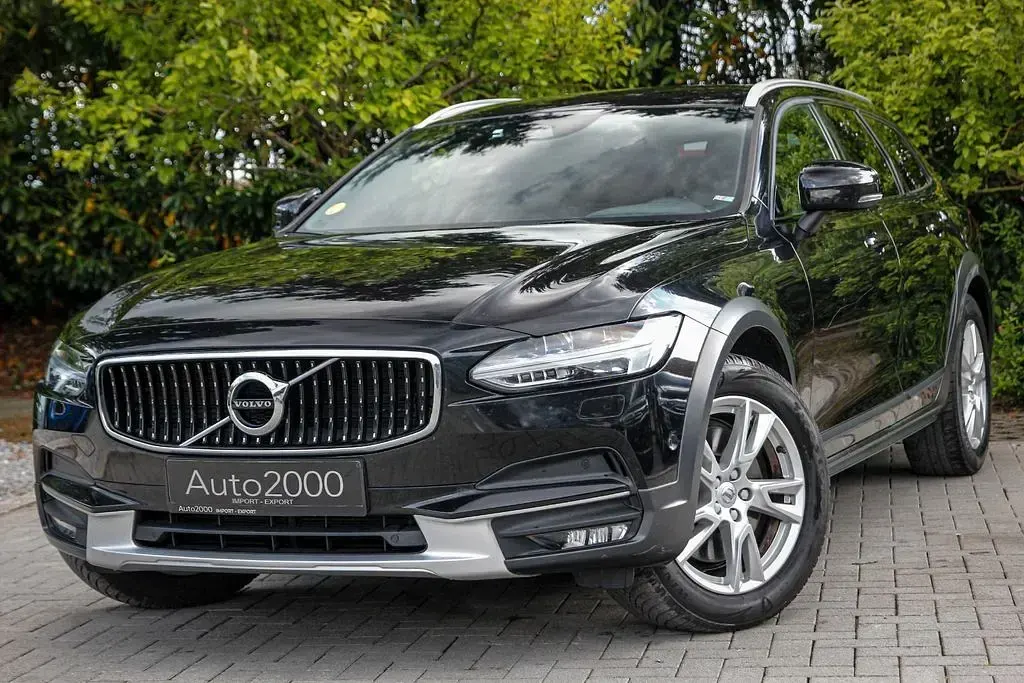 Używany Volvo V90 CC 235 KM (172 kW) 2018 Czarny Kombi