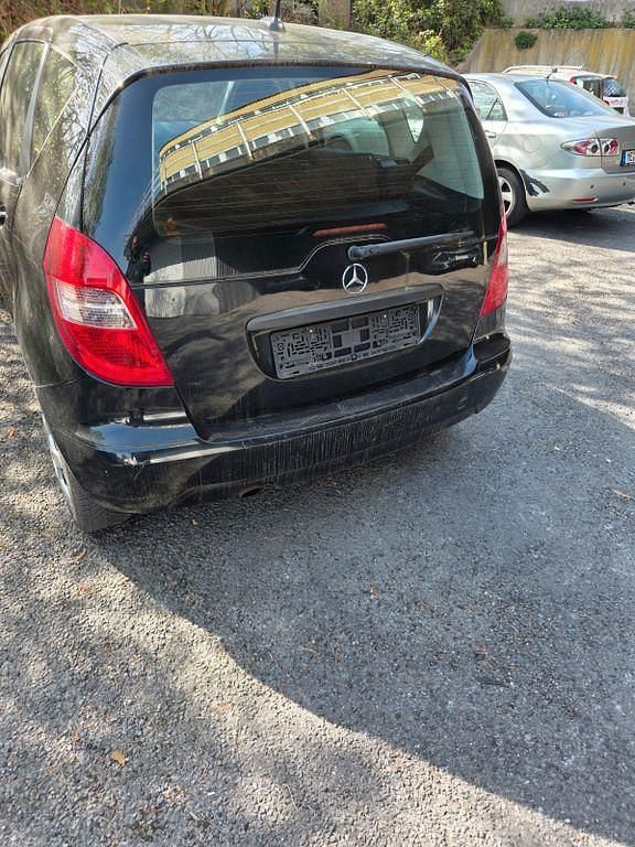 Schwarz Gebraucht 2011 Mercedes A160 Elegance Van / Kleinbus | 1.950 € (Superpreis) - Bild 1/4