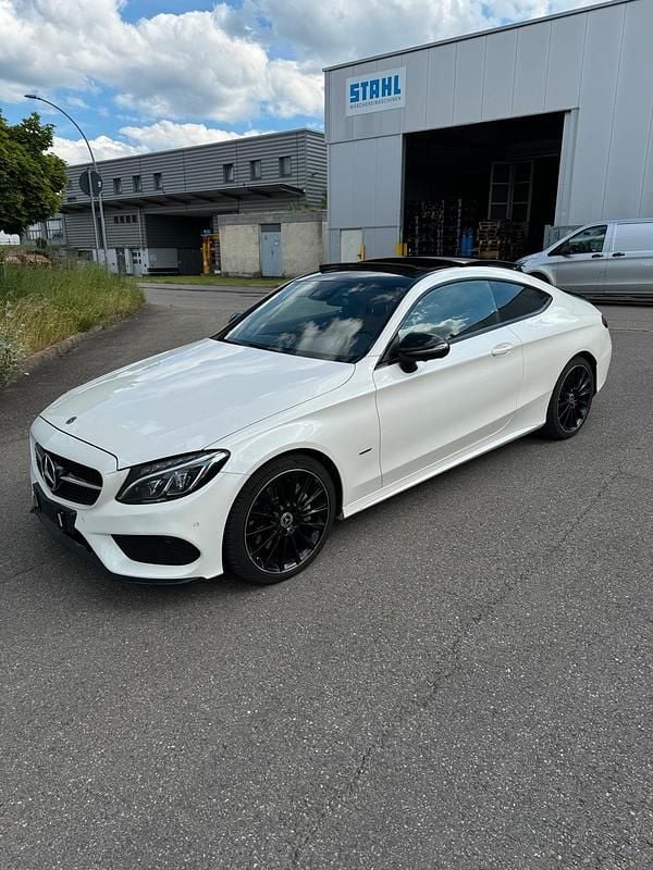 Weiß Gebraucht 2018 Mercedes C250 AMG Coupé | 24.999 € (Fairer Preis) - Bild 1/4