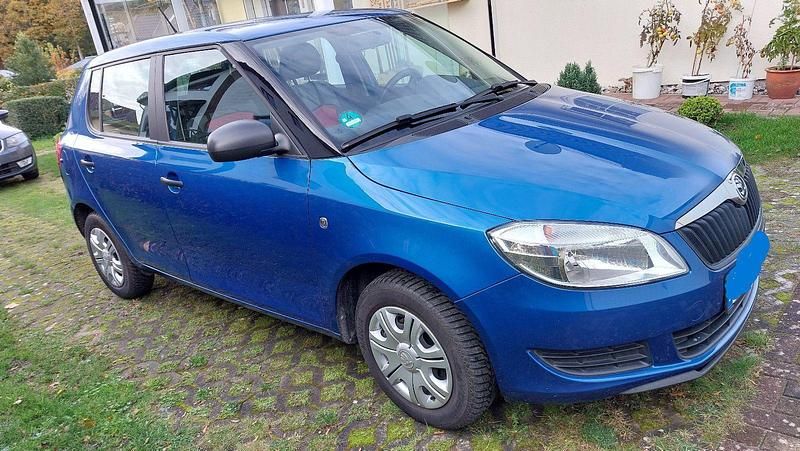 Blau Gebraucht 2015 Skoda Fabia Cool Edition Kleinwagen | 6.200 € (Superpreis) - Bild 1/4