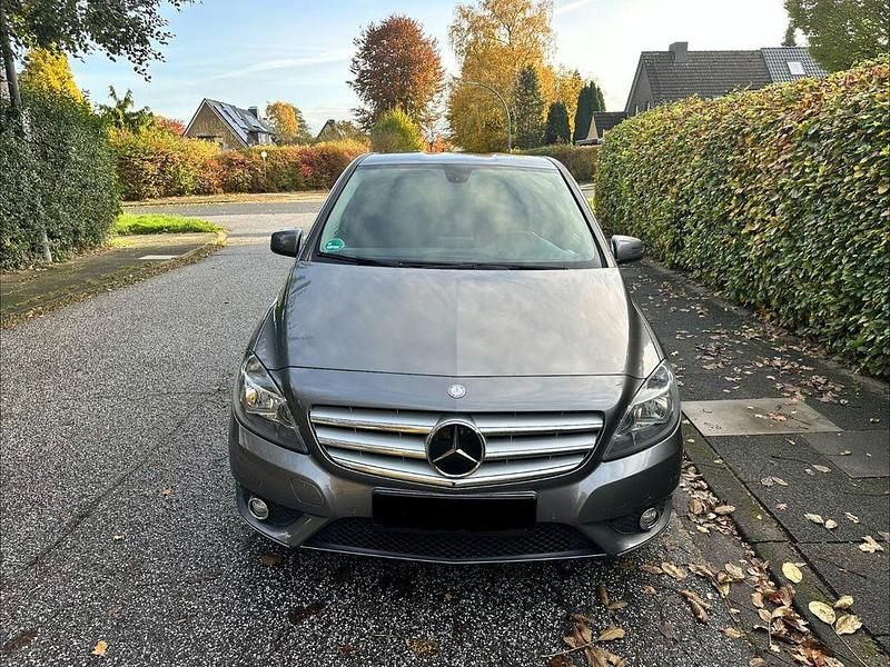 Gebraucht Mercedes B180 109 PS (80 kW) 2011 Grau Van / Kleinbus