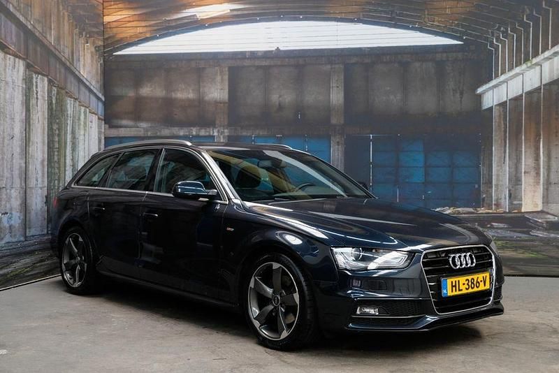 Blau Gebraucht 2015 Audi A4 S-Line Limousine | 8.400 € (Guter Preis) - Bild 1/4