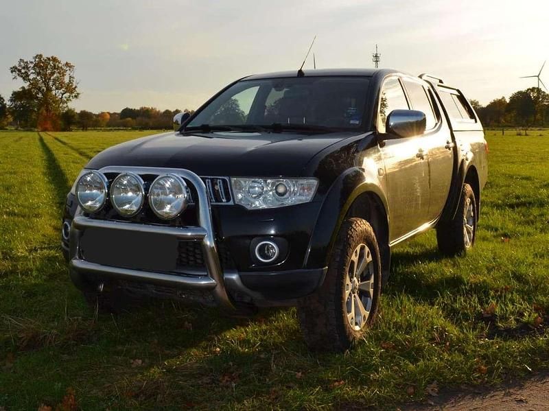 Schwarz Gebraucht 2011 Mitsubishi L200 Intense Abholung | 15.499 € (Fairer Preis) - Bild 1/4