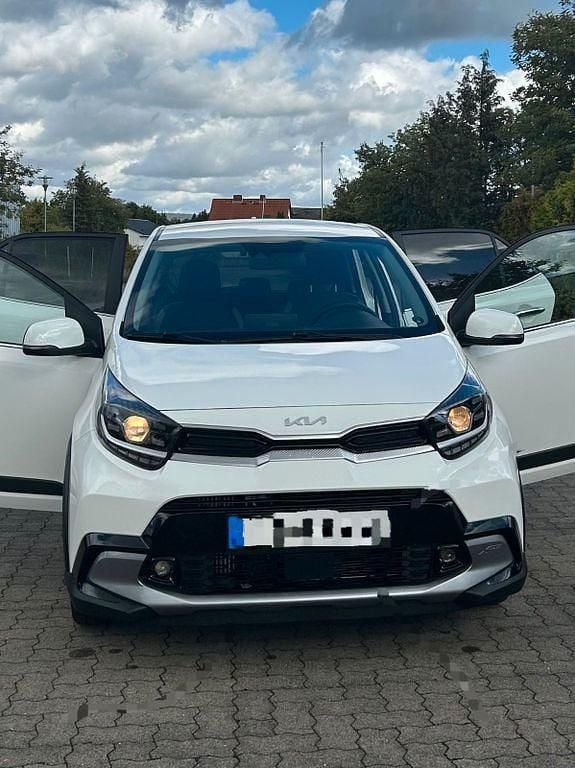 Weiß Gebraucht 2023 Kia Picanto X-Line Kleinwagen | 14.400 € (Guter Preis) - Bild 1/4