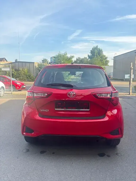 Gebraucht Toyota Yaris 72 PS (52 kW) 2019 Rot Limousine