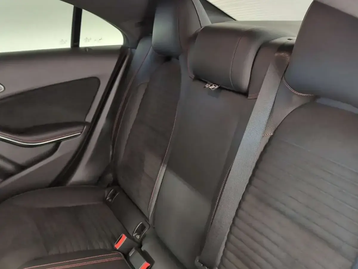 Gebraucht Mercedes CLA220 170 PS (125 kW) 2019 Rot Limousine