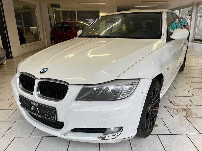 Gebraucht BMW 320 177 PS (130 kW) 2010 Weiß Kombi