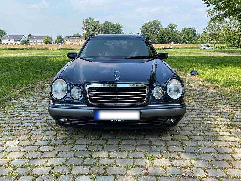 Gebraucht Mercedes E420 Elegance 279 PS (205 kW) 1997 Schwarz Kombi