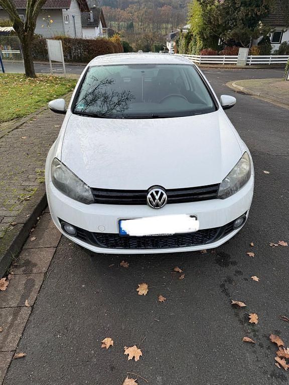 Weiß Gebraucht 2009 VW Golf VI Team Limousine | 4.700 € (Fairer Preis) - Bild 1/4