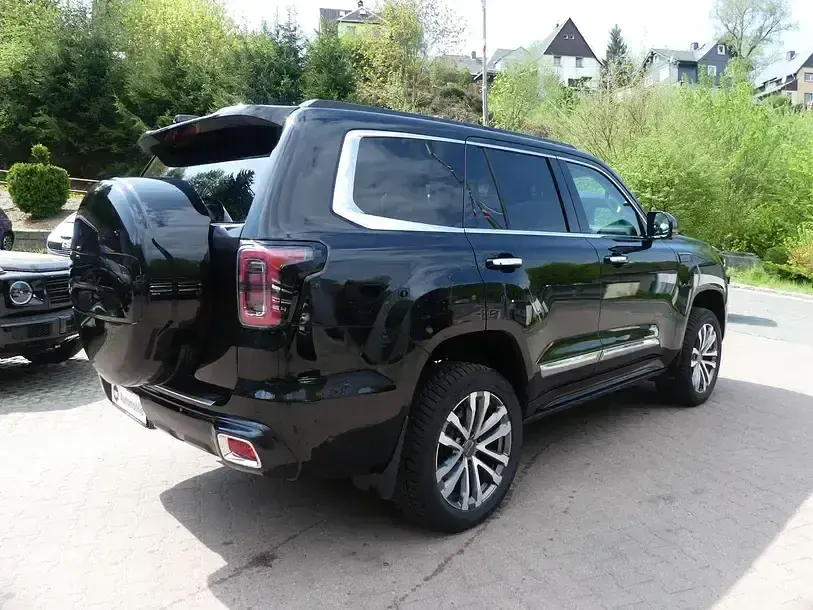 Gebraucht Baic BJ60 256 PS (188 kW) 2025 Schwarz SUV
