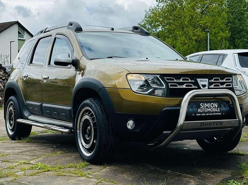 Altaigrün Gebraucht 2016 Dacia Duster Prestige SUV | 8.490 € (Guter Preis) - Bild 1/4