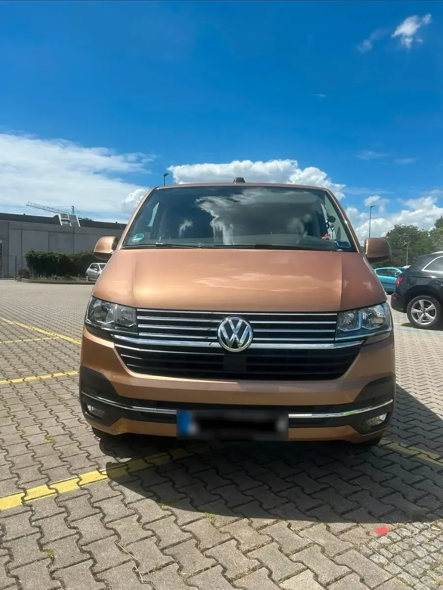 Gebraucht VW Multivan 150 PS (110 kW) 2020 Braun Van / Kleinbus