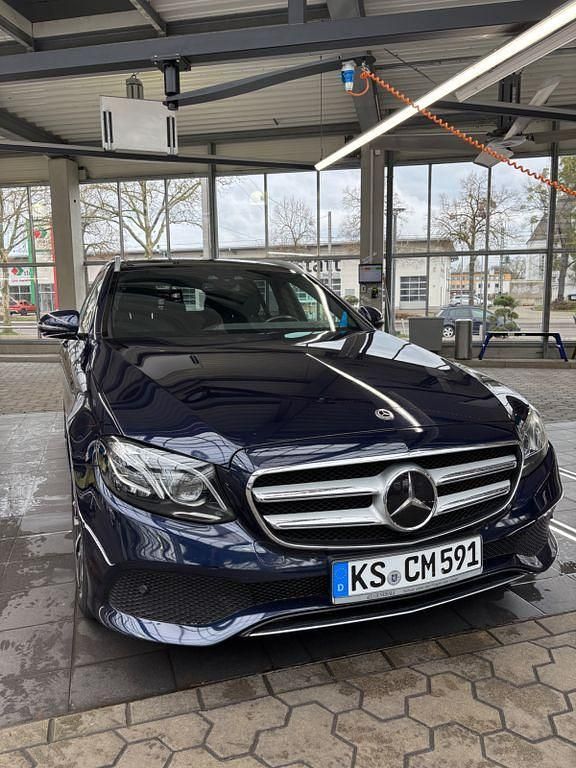 Gebraucht Mercedes E300 245 PS (180 kW) 2018 Blau Kombi