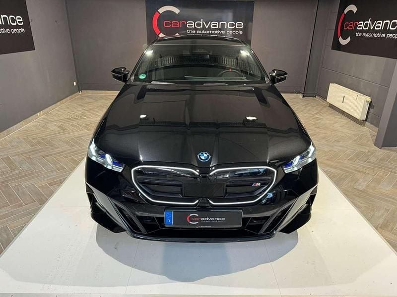 Black sapphire metallic Gebraucht 2023 BMW i5 Limousine | 69.990 € (Superpreis) - Bild 1/4