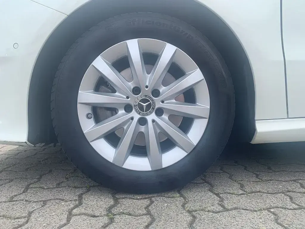 Gebraucht Mercedes B180 Style 122 PS (89 kW) 2017 Weiß Van / Kleinbus