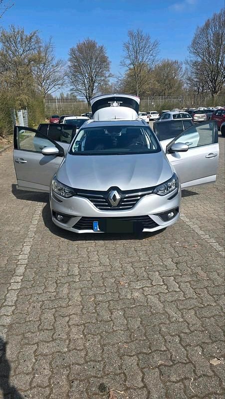 Silber Gebraucht 2017 Renault Mégane IV Limousine | 11.500 € (Superpreis) - Bild 1/4