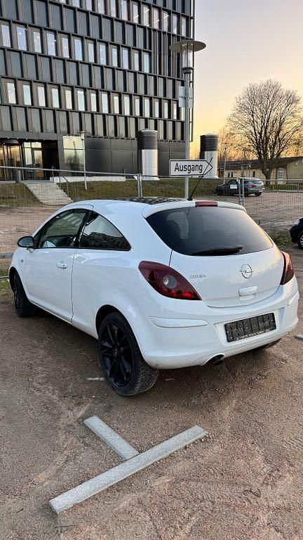Gebraucht Opel Corsa Edition 80 PS (58 kW) 2009 Weiß Kleinwagen