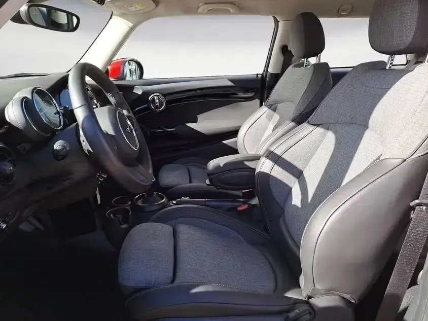 Gebraucht Mini Cooper Classic 136 PS (100 kW) 2023 Rot Kleinwagen