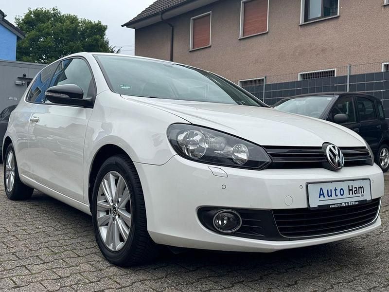 Weiß Gebraucht 2011 VW Golf VI Style Limousine | 5.700 € (Guter Preis) - Bild 1/4