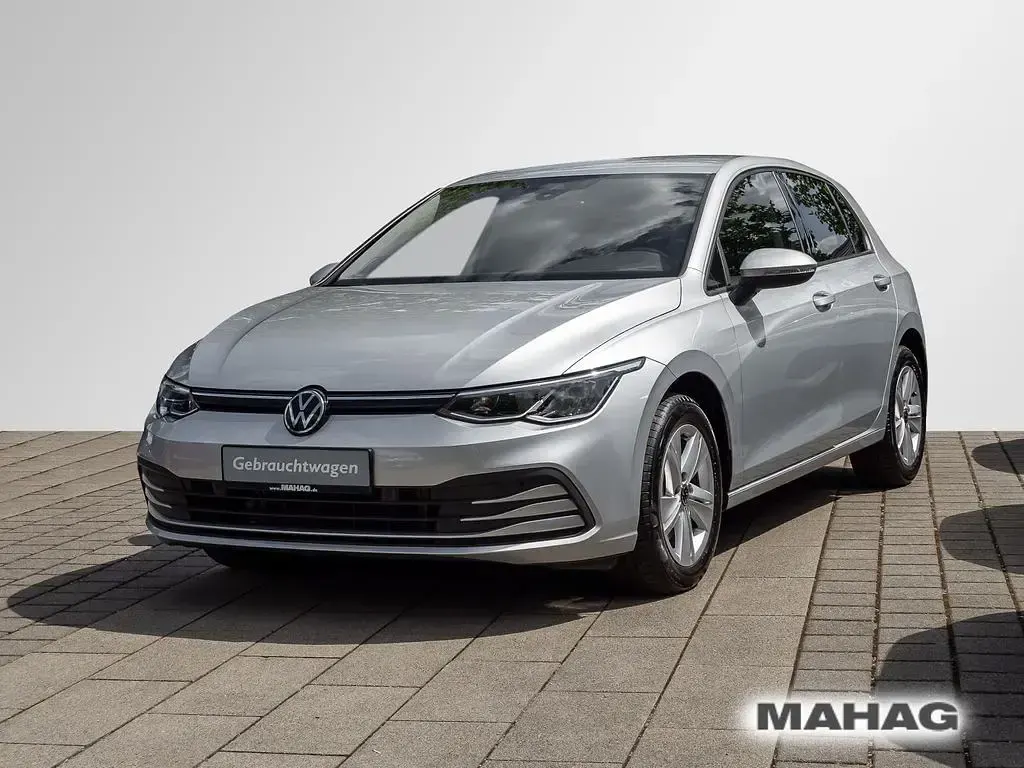 Gebraucht VW Golf VIII Life 131 PS (96 kW) 2023 Silber Limousine